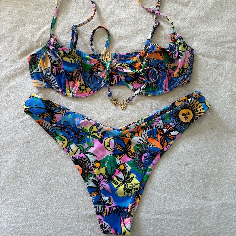 Kulani Kinis TOP ONLY
